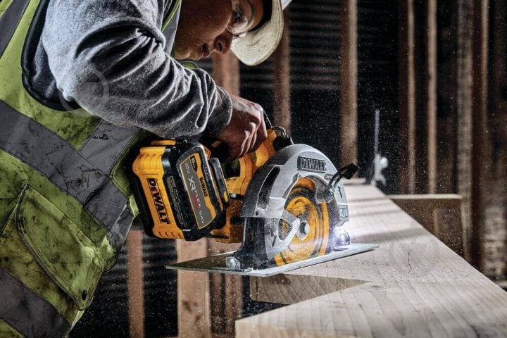 Пила дисковая DeWalt аккумуляторная бесщеточная Flexvolt Advantage DCS573NT - фото 6