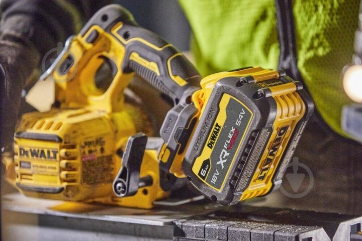 Пила дисковая DeWalt аккумуляторная бесщеточная Flexvolt Advantage DCS573NT - фото 7