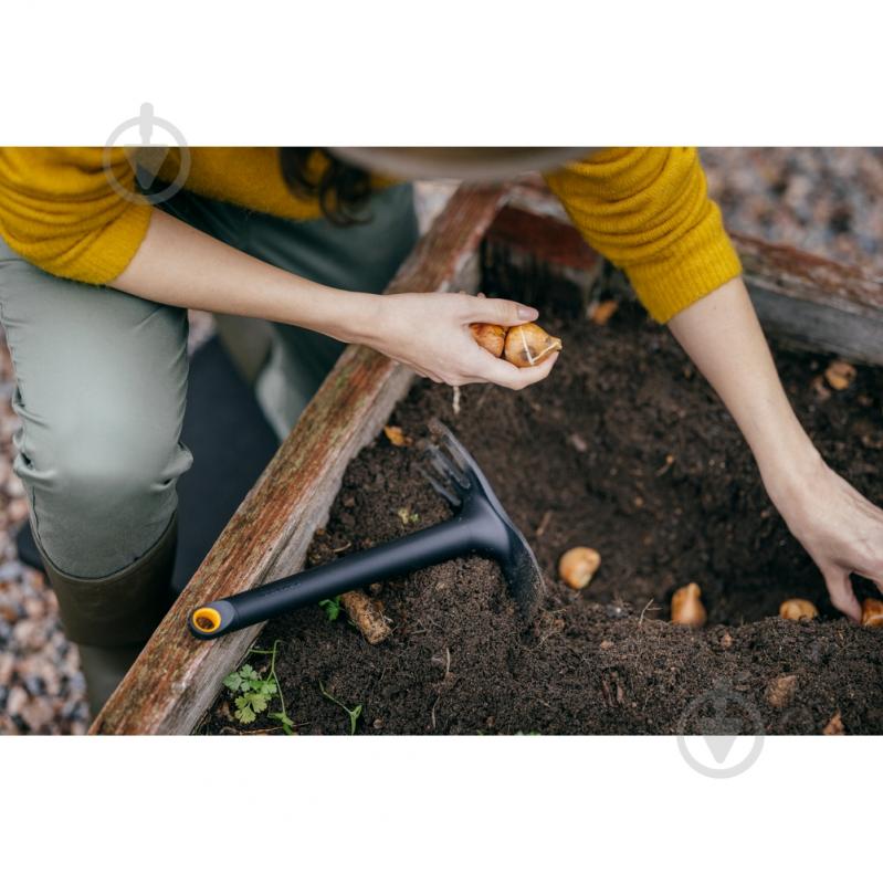 Сапка-граблі Fiskars посадкова SOLID - фото 4 Сапка-граблі Fiskars посадкова SOLID - фото 4