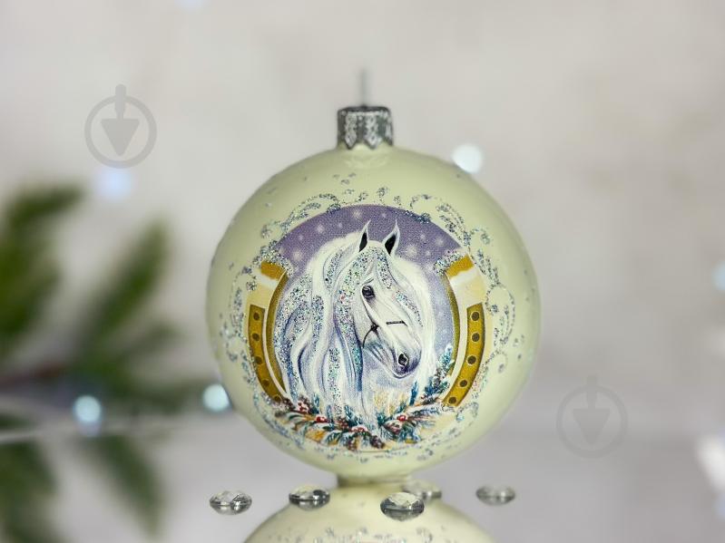 Куля ялинкова Символ 2026 Сніжний кінь d 85 мм білий 4820001180527 - фото 1 Куля ялинкова Символ 2026 Сніжний кінь d 85 мм білий 4820001180527 - фото 1