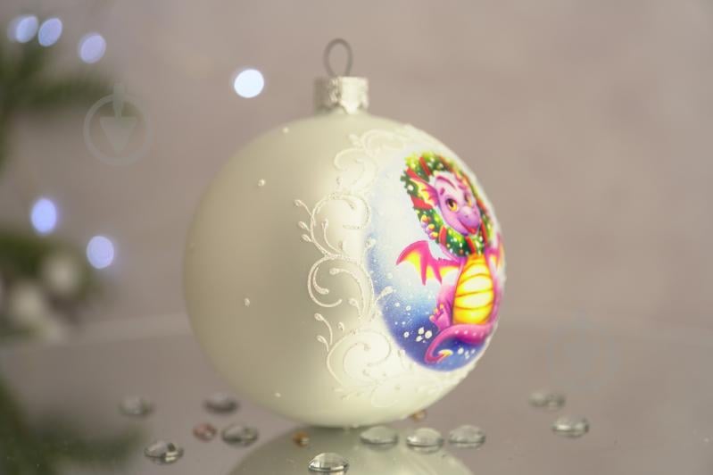 Куля ялинкова Дракон. Красуня d 85 мм білий 4820001112580 - фото 2 Куля ялинкова Дракон. Красуня d 85 мм білий 4820001112580 - фото 2