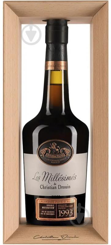 Кальвадос Christian Drouin Coeur de Lion Pays d'Auge 1993 деревянная коробка 0,7 л - фото 1 Кальвадос Christian Drouin Coeur de Lion Pays d'Auge 1993 деревянная коробка 0,7 л - фото 1