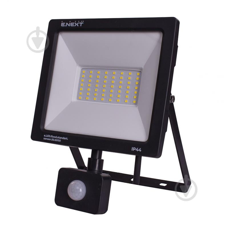 Прожектор з датчиком руху E.NEXT e.LED.flood.stand.sensor.50.6000 50 Вт IP44 чорний l0790009 - фото 1