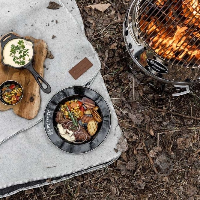 Набор тарелок Petromax ø18 мм Enamel Plates 2 шт. черный - фото 4 Набор тарелок Petromax ø18 мм Enamel Plates 2 шт. черный - фото 4