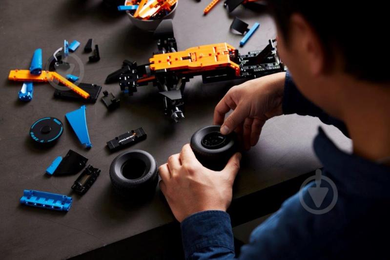 Конструктор LEGO Technic Гоночный автомобиль McLaren Formula 1 42141 - фото 4