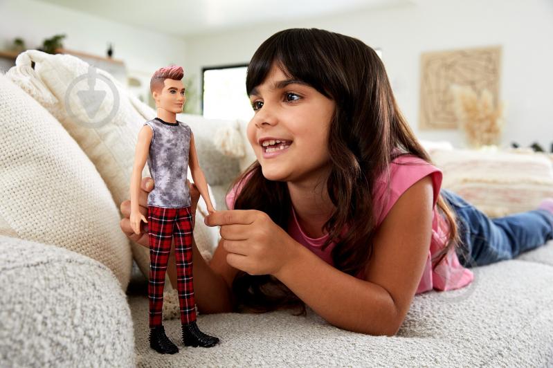 Лялька Barbie Кен "Модник" у клітчастих штанах GVY29 - фото 2