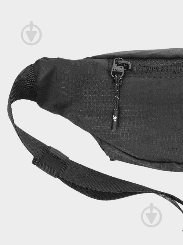 Сумка 4F WAIST BAG U075 / NERKA U075 4FWSS24AWAIU075-20S чорний - фото 3