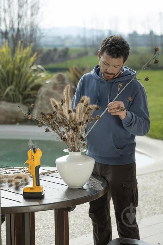 Набор Stiga мини пила и ножницы аккумуляторные SP100eKit - фото 11 Набор Stiga мини пила и ножницы аккумуляторные SP100eKit - фото 11