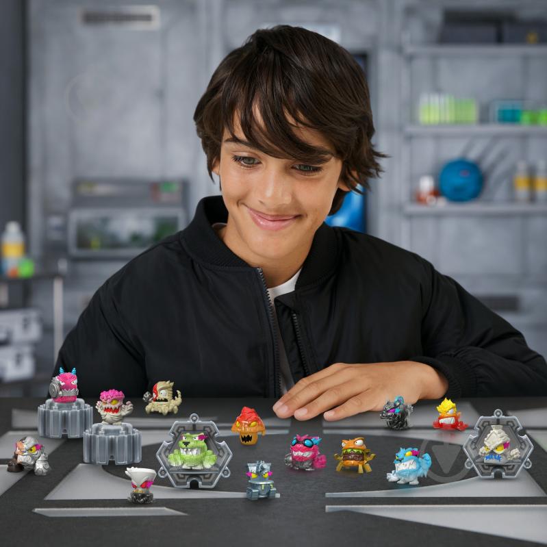 Набір фігурок MrBeast Lab Лабораторія в пробірці Swarms 14 вид 1 124300 - фото 4 Набір фігурок MrBeast Lab Лабораторія в пробірці Swarms 14 вид 1 124300 - фото 4