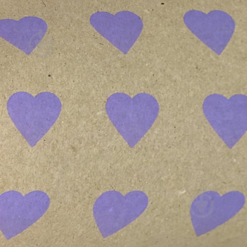 Папір для пакування крафт принт Серце фіолетовий 0,7x2 м - фото 1