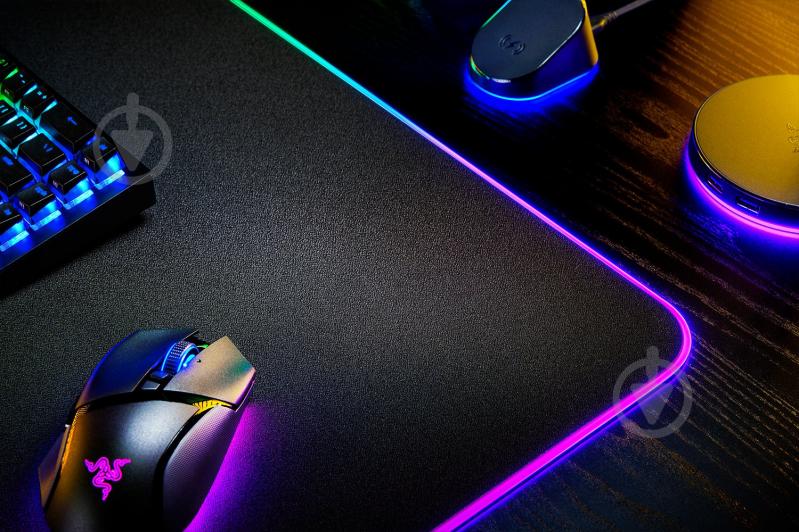 Игровая поверхность Razer Strider Chroma Black (RZ02-04490100-R3M1) - фото 8