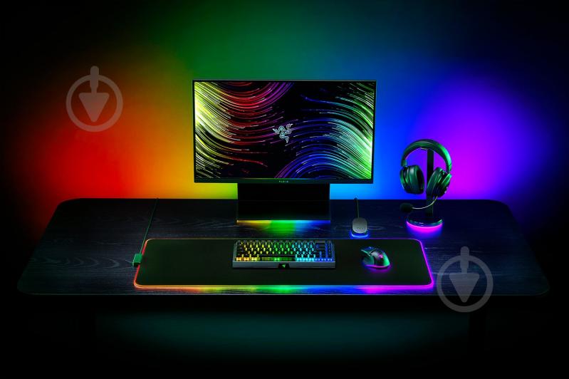 Игровая поверхность Razer Strider Chroma Black (RZ02-04490100-R3M1) - фото 6