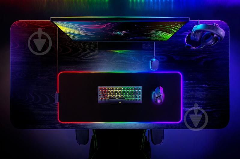 Игровая поверхность Razer Strider Chroma Black (RZ02-04490100-R3M1) - фото 7