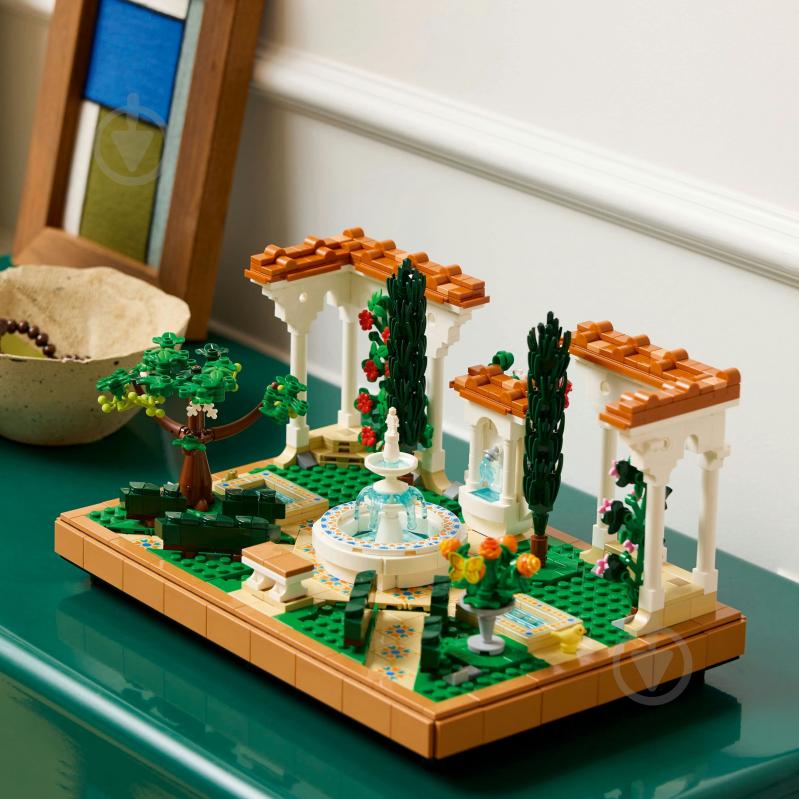 Конструктор LEGO Icons Сад фонтанов 10359 - фото 12