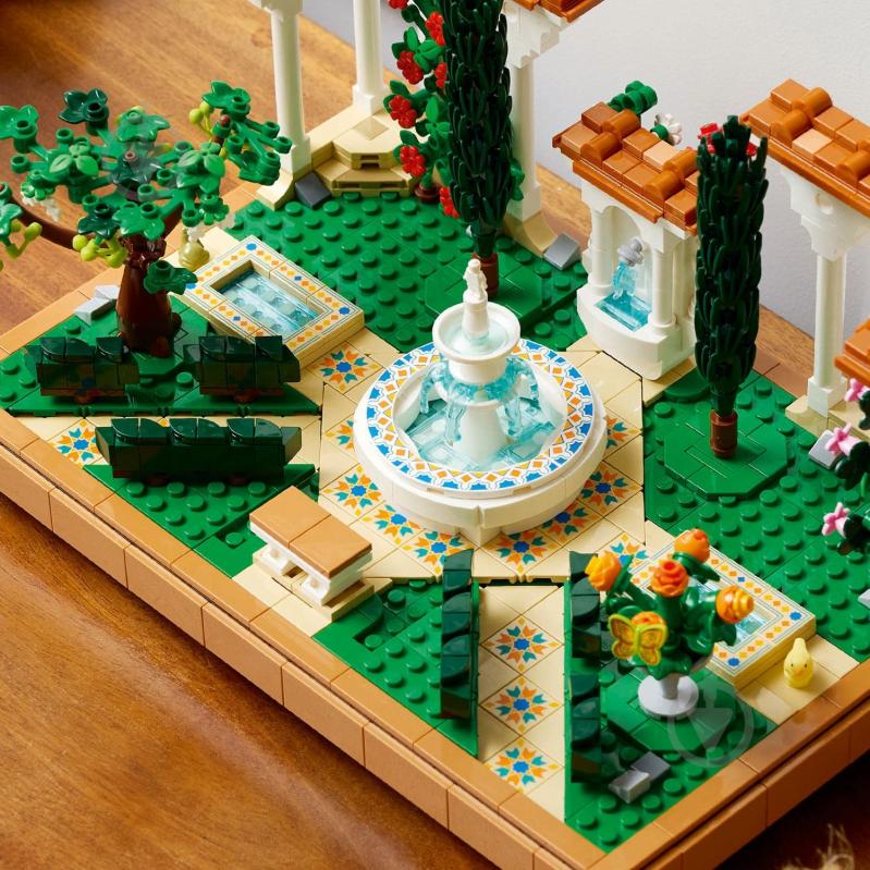 Конструктор LEGO Icons Сад фонтанов 10359 - фото 14