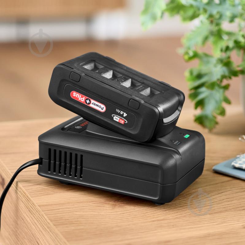 Комплект Bosch Швидкий зарядний пристрій BHZUC1844 + Змінний акумулятор BHZUB1830 - фото 4 Комплект Bosch Швидкий зарядний пристрій BHZUC1844 + Змінний акумулятор BHZUB1830 - фото 4