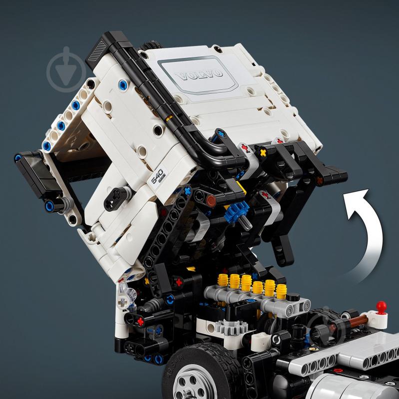 Конструктор LEGO Technic Грузовик Volvo FMX и Электрический экскаватор EC230 42175 - фото 9