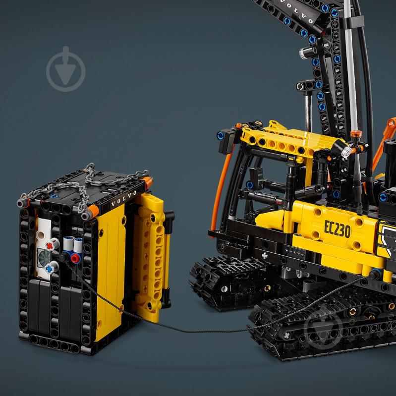 Конструктор LEGO Technic Грузовик Volvo FMX и Электрический экскаватор EC230 42175 - фото 8