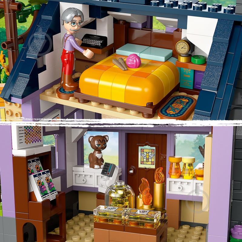 Конструктор LEGO Friends Будиночок і квітник бджолярів 42669 - фото 7