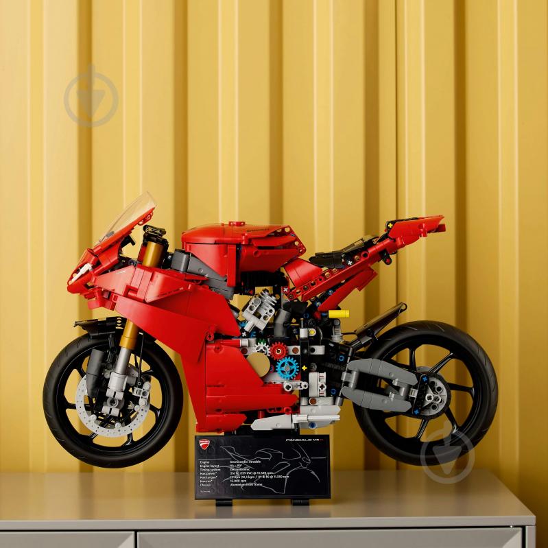 Конструктор LEGO Technic Мотоцикл Ducati Panigale V4 S 42202 - фото 12 Конструктор LEGO Technic Мотоцикл Ducati Panigale V4 S 42202 - фото 12