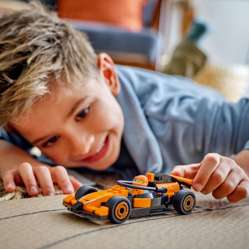 Конструктор LEGO City Пілот F1® з автомобілем для перегонів команди McLaren 60442 - фото 4