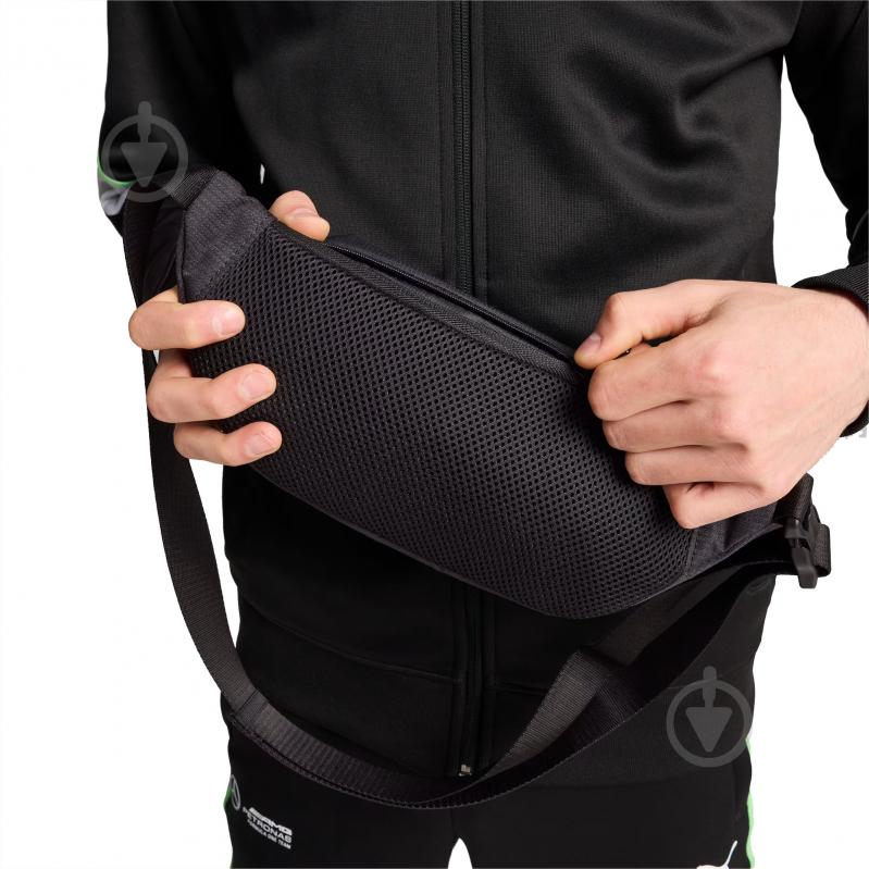 Сумка поясна Puma Mercedes-AMG Petronas F1® Waist Bag 09083701 чорний - фото 4