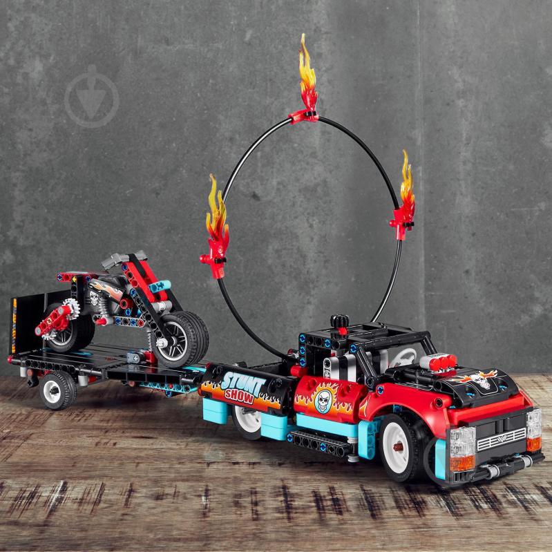 Конструктор LEGO Technic Каскадерська вантажівка й мотоцикл 42106 - фото 12