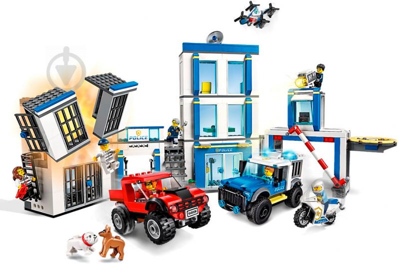 Конструктор LEGO City Полицейский участок 60246 - фото 14