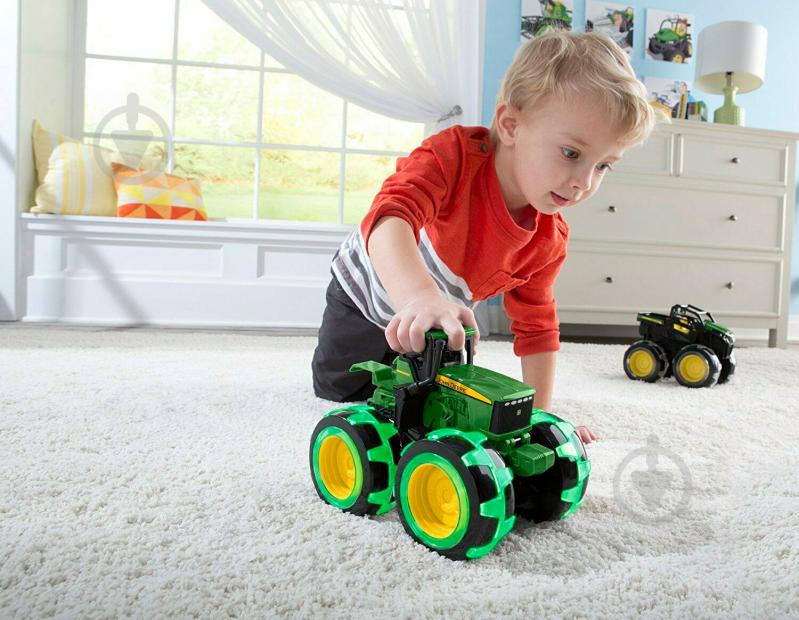 Трактор Tomy John Deere Monster Treads з великими колесами що світяться 46434B 1:24 - фото 3