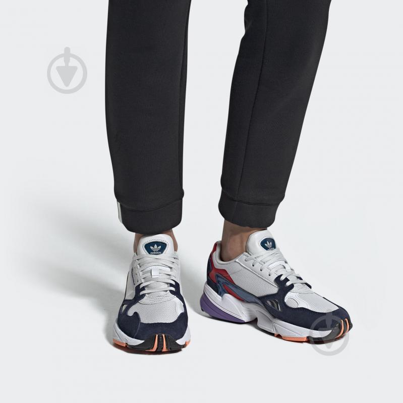 Кросівки жіночі Adidas FALCON W CG6246 р.38 2/3 білі - фото 11