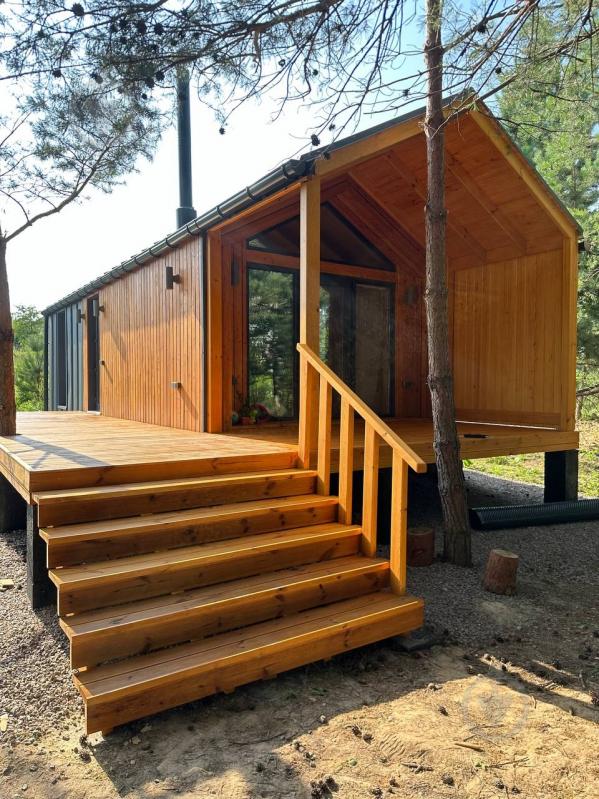 Модульний будинок BARN 38 (домокомплект) із зовнішнім (без внутрішнього) оздобленням та критою терасою 12 м2 - фото 1