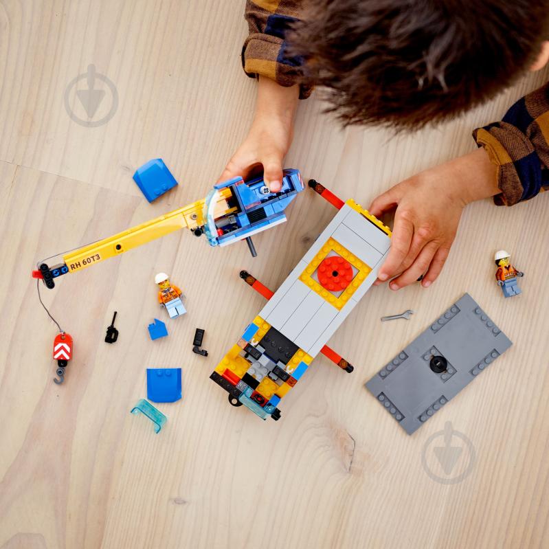 Конструктор LEGO City Мобильный кран 60324 - фото 4 Конструктор LEGO City Мобильный кран 60324 - фото 4