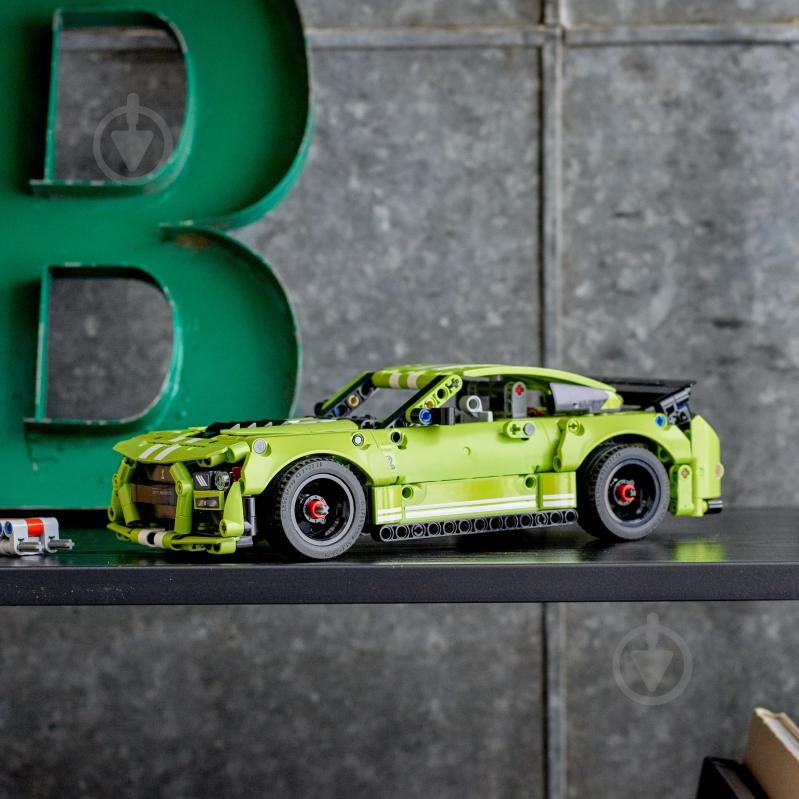 Конструктор LEGO Technic Ford Mustang Shelby® GT500® 42138 - фото 5 Конструктор LEGO Technic Ford Mustang Shelby® GT500® 42138 - фото 5