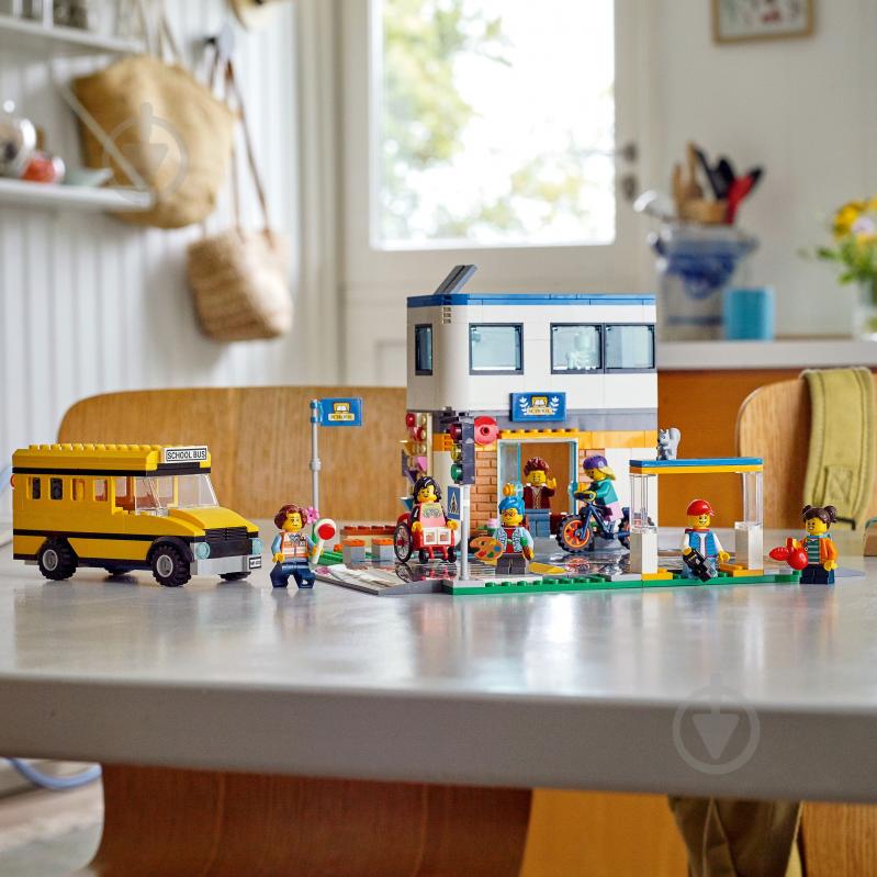 Конструктор LEGO City День в школе 60329 - фото 5