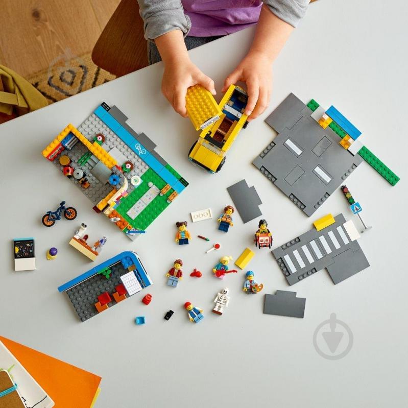 Конструктор LEGO City День в школе 60329 - фото 3