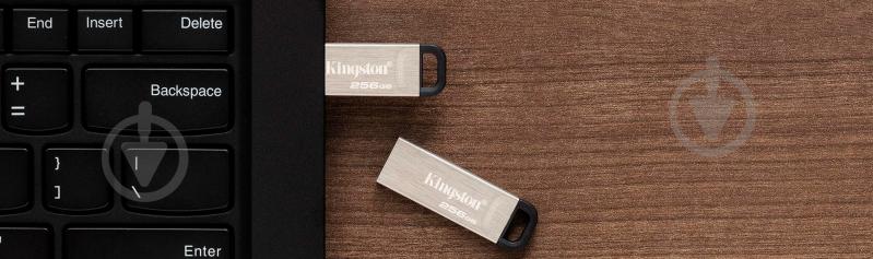 Флеш-память USB Kingston DataTraveler Kyson 256 ГБ USB 3.2 silver (DTKN/256GB) - фото 6