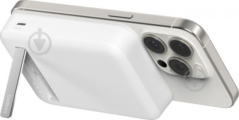 Повербанк Belkin MagSafe Qi2 10000 mAh white (BPD008BTWH) - фото 5 Повербанк Belkin MagSafe Qi2 10000 mAh white (BPD008BTWH) - фото 5