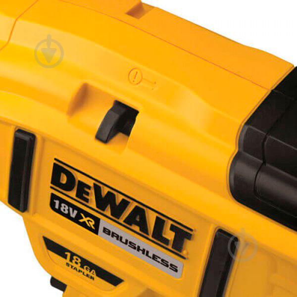 Степлер аккумуляторный DeWalt DCN681N - фото 2