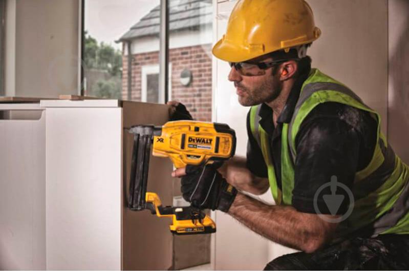 Степлер акумуляторний DeWalt DCN681D2 - фото 10