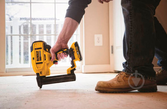 Степлер аккумуляторный DeWalt DCN681D2 - фото 9