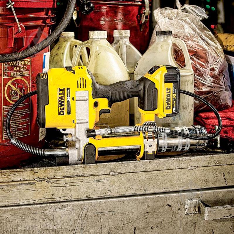 Пистолет масляный DEWALT аккумуляторный DCGG571M1 - фото 9