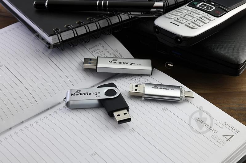 Флешпам'ять MediaRange Combo flash drive with plug 64 ГБ USB 3.0 USB Type-C silver (MR937) - фото 3