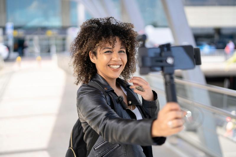 Микрофон JBL петличный Quantum Stream Wireless Lightning Black (JBLSTRMWLLGHTBLK) - фото 8 Микрофон JBL петличный Quantum Stream Wireless Lightning Black (JBLSTRMWLLGHTBLK) - фото 8