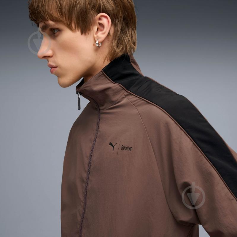 Джемпер Puma PUMA X RIPNDIP T7 Oversized Track Jacket WV 63241841 р.XL коричневий - фото 3 Джемпер Puma PUMA X RIPNDIP T7 Oversized Track Jacket WV 63241841 р.XL коричневий - фото 3