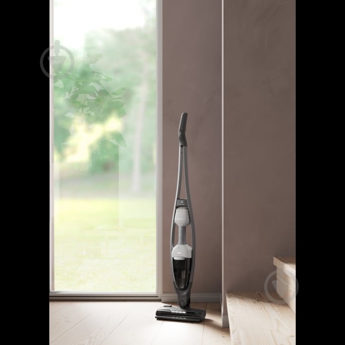 Пылесос аккумуляторный Electrolux ES62HB25UV 600 black/white - фото 16