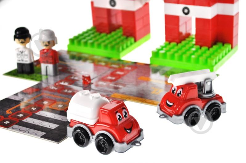 Конструктор qbee Block&Steps: Пожежна команда + ходилка і меморі гра 3в1 QB300-001 - фото 4 Конструктор qbee Block&Steps: Пожежна команда + ходилка і меморі гра 3в1 QB300-001 - фото 4