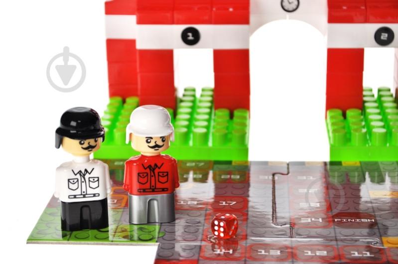 Конструктор qbee Block&Steps: Пожежна команда + ходилка і меморі гра 3в1 QB300-001 - фото 5 Конструктор qbee Block&Steps: Пожежна команда + ходилка і меморі гра 3в1 QB300-001 - фото 5