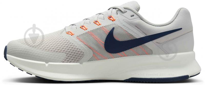 Кросівки чоловічі Nike RUN SWIFT 3 DR2695-009 р.45 білі - фото 3