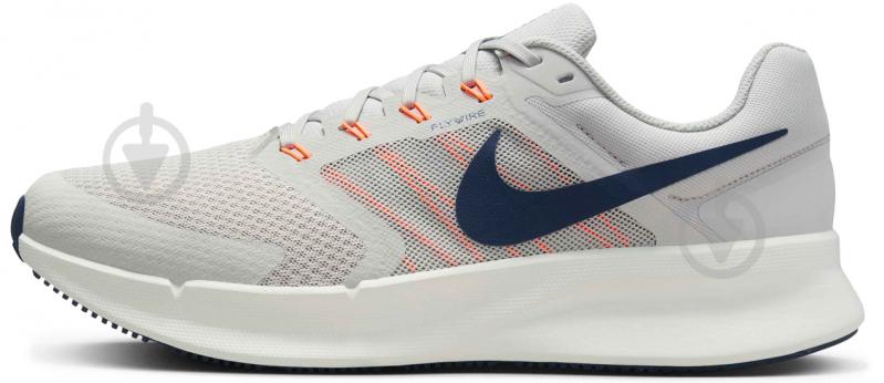 Кросівки чоловічі Nike RUN SWIFT 3 DR2695-009 р.45 білі - фото 4