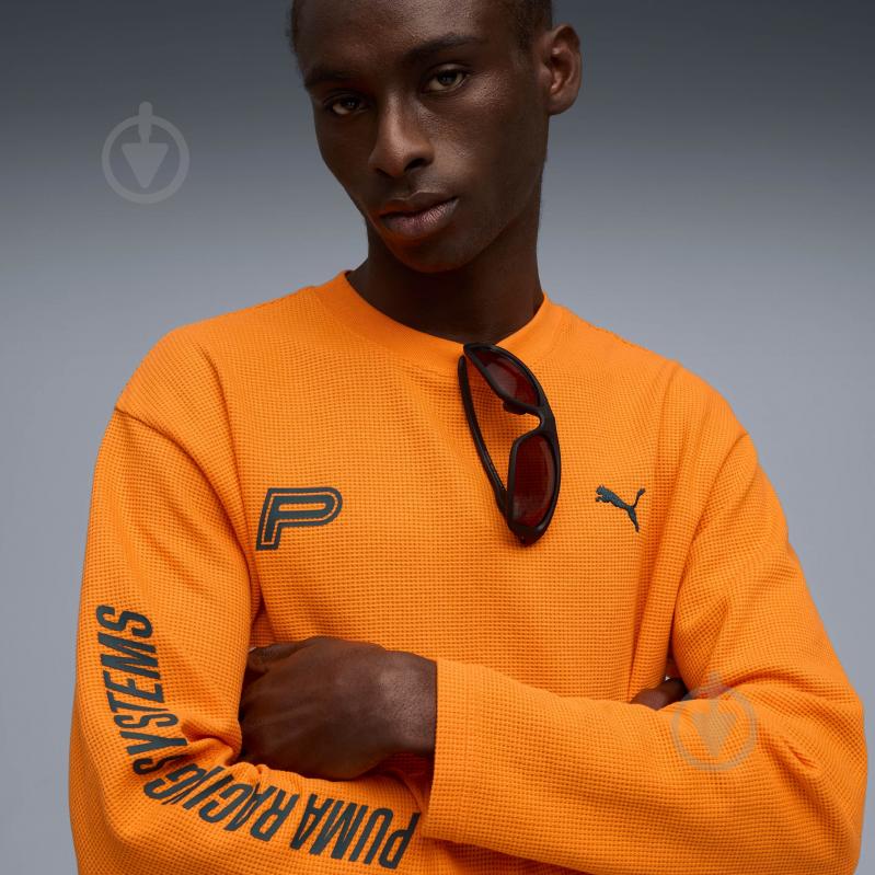 Футболка Puma FUTURE.PUMA.ARCHIVE Waffle Relaxed Long Sleeve Tee 63207726 р.M оранжевый - фото 4 Футболка Puma FUTURE.PUMA.ARCHIVE Waffle Relaxed Long Sleeve Tee 63207726 р.M оранжевый - фото 4